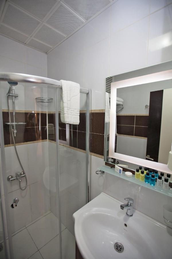 Hotel Bulvar Истанбул Екстериор снимка