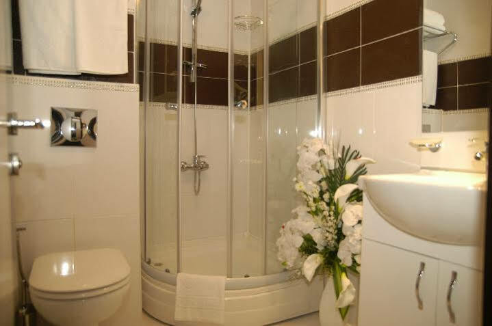 Hotel Bulvar Истанбул Екстериор снимка