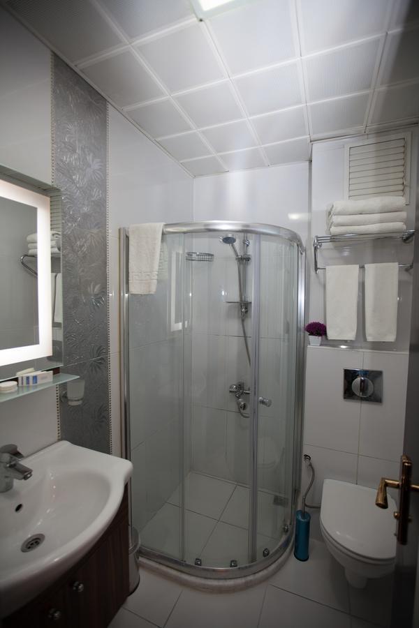 Hotel Bulvar Истанбул Екстериор снимка